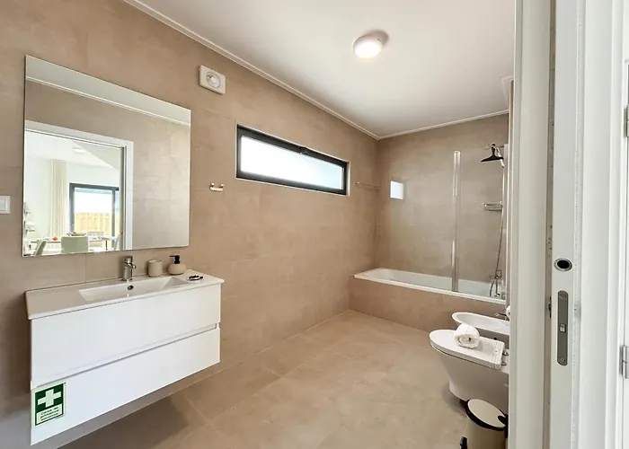 Casa Da Lagoa - By Sch Villa *